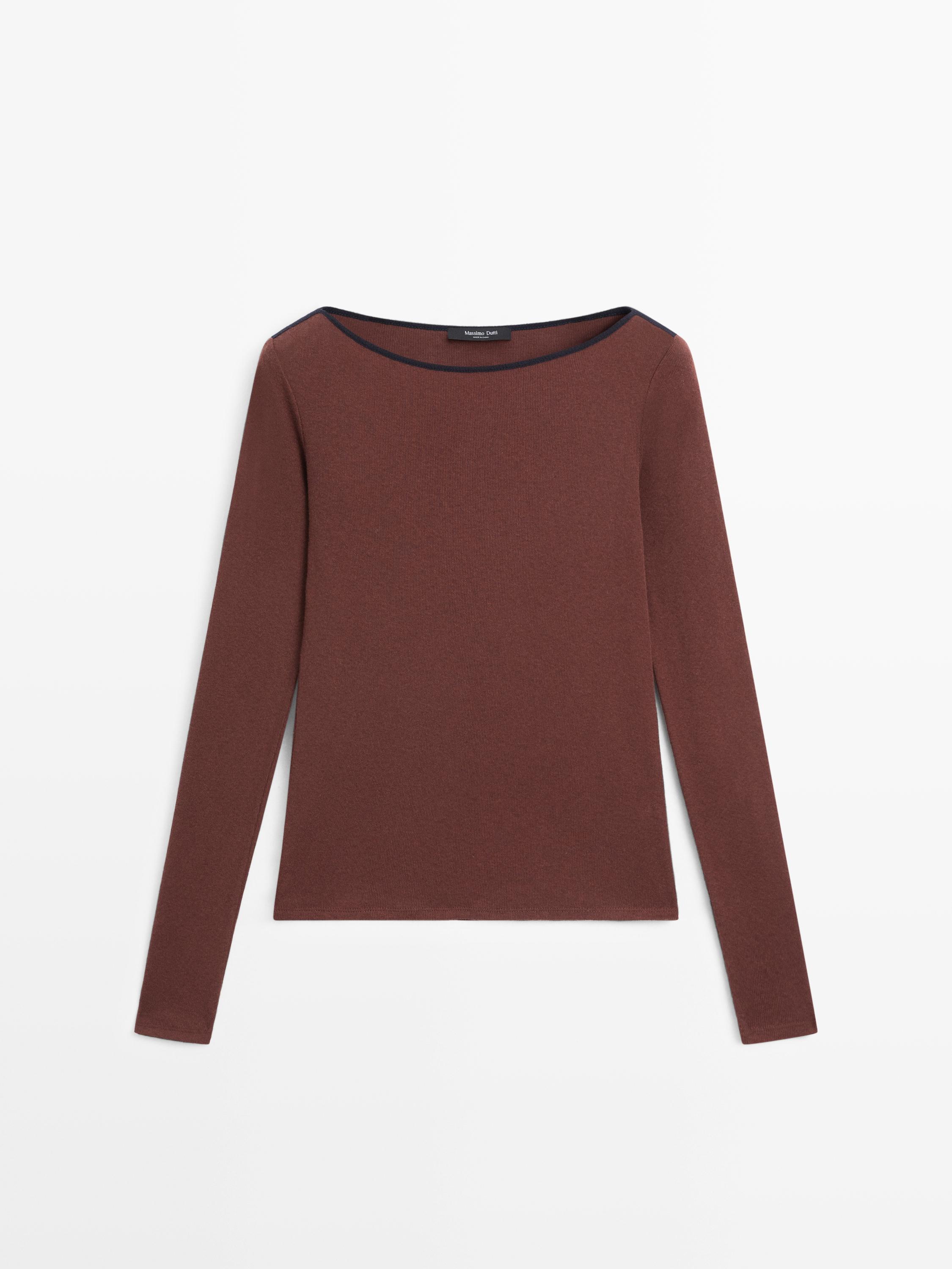 Top with contrast trim detail